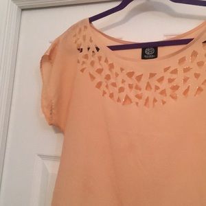 Peach cut out top